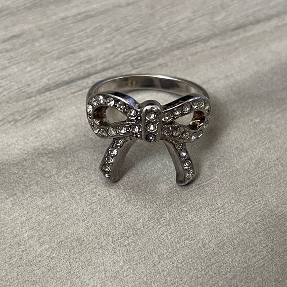 Premier Designs Jewelry - NWOT, silver Bow Ring
